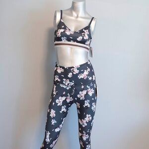 Consigned* NWT Beyond Yoga Navy Floral Top and Bottom Set, Sz Sm